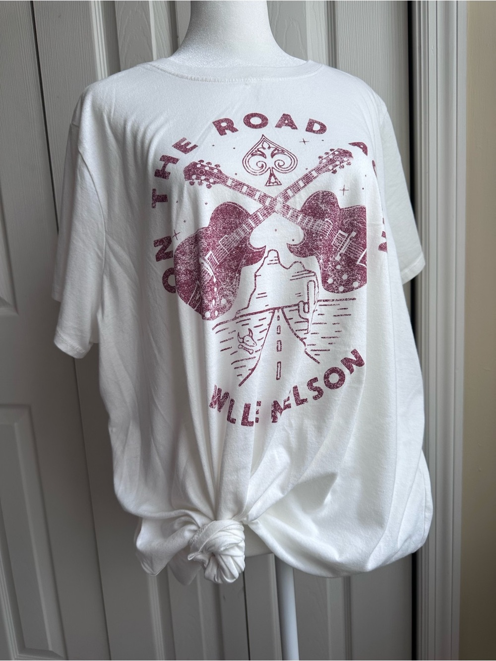 torrid Graphic Tee “On the Road Again Willie Nelson” Guitar and Desert Design